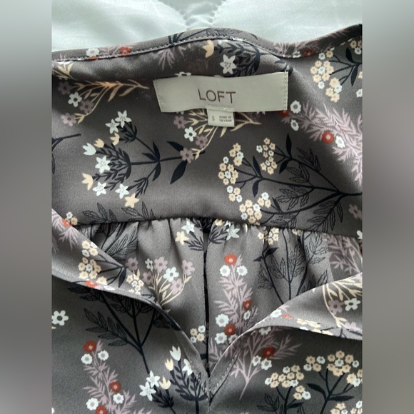 Grey floral blouse with slight peplum - Picture 3 of 5